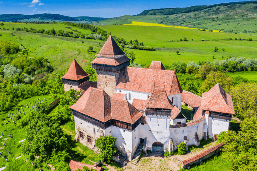 viscri-romania-zidarie-veche-casa-traditionala