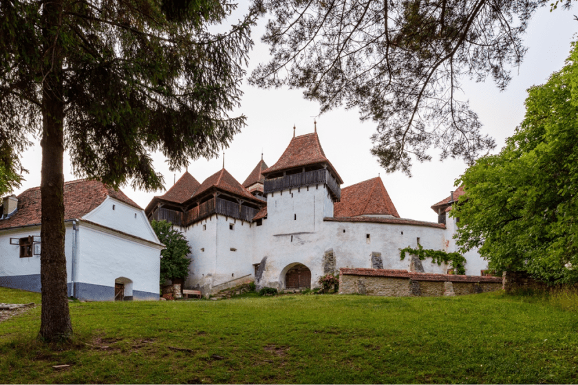 viscri-romania-biserica-alba-fortificata