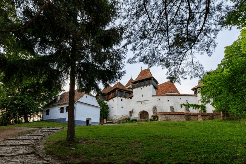 viscri-romania-biserica-alba