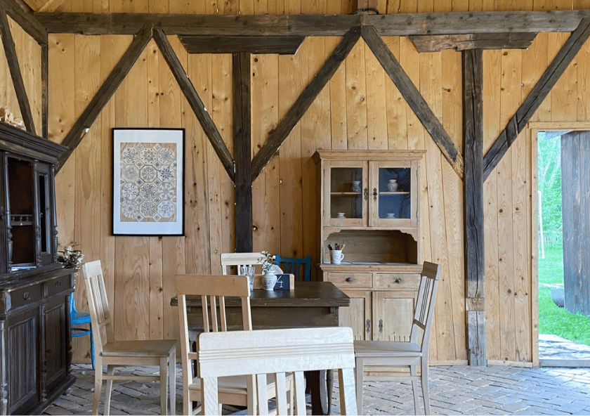 viscri-romania-casa-traditionala-la-interior