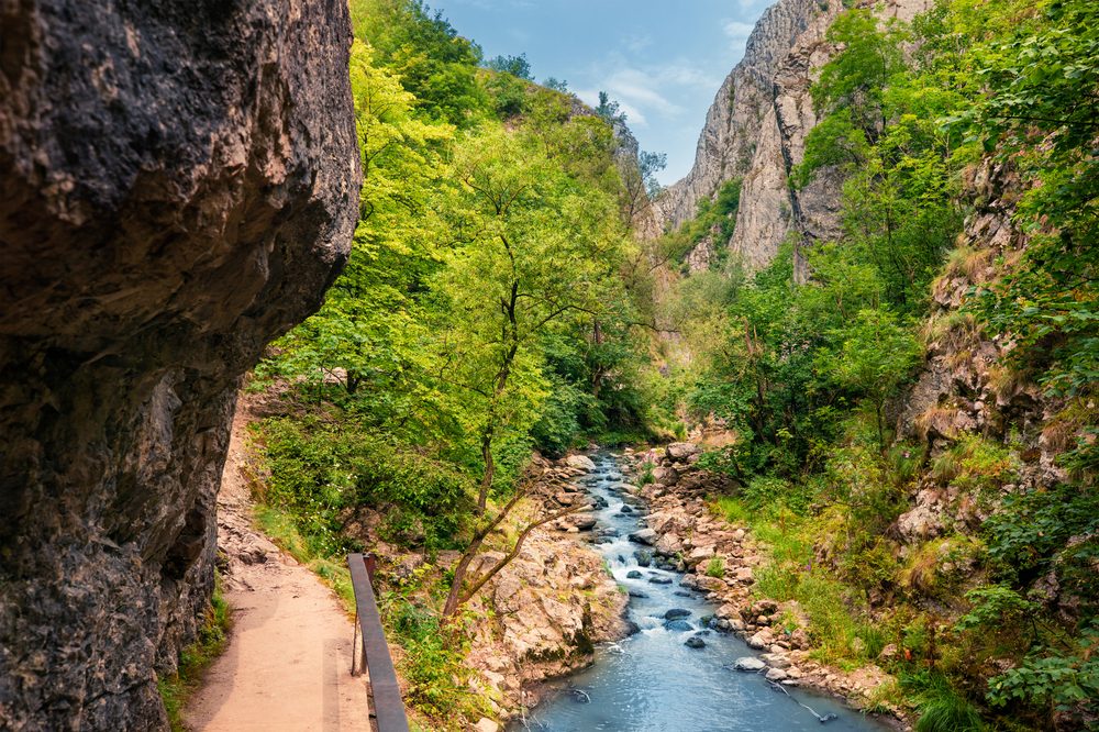 apa-curgatoare-in-cheile-turzii