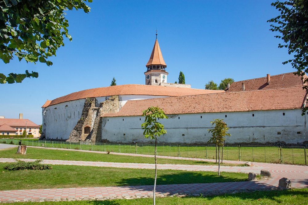 Bild mit der Kirchenburg in Honigberg (Hărman)