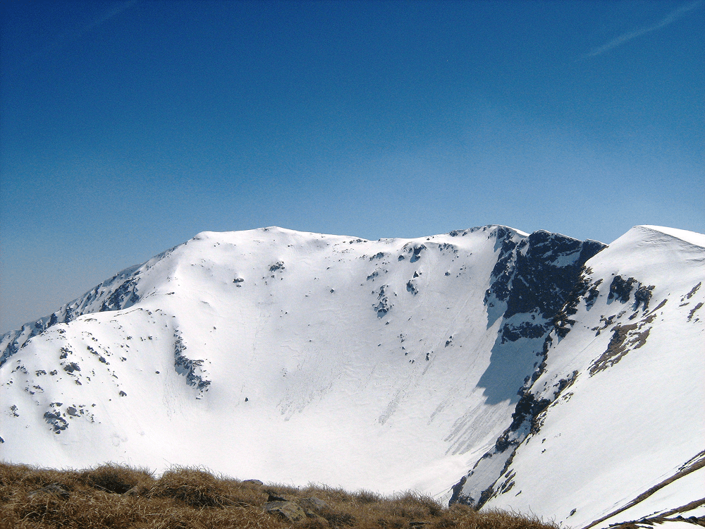 Vedere panoramică a vârfului Parângul Mare din Petroșani