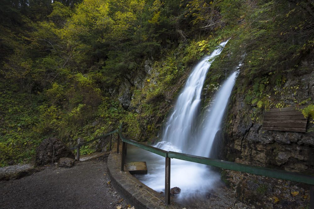 Cascada Urlătoarea